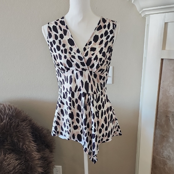 NWOT - Stretchy Chic Leopard Print Sleeveless Top - Picture 1 of 3